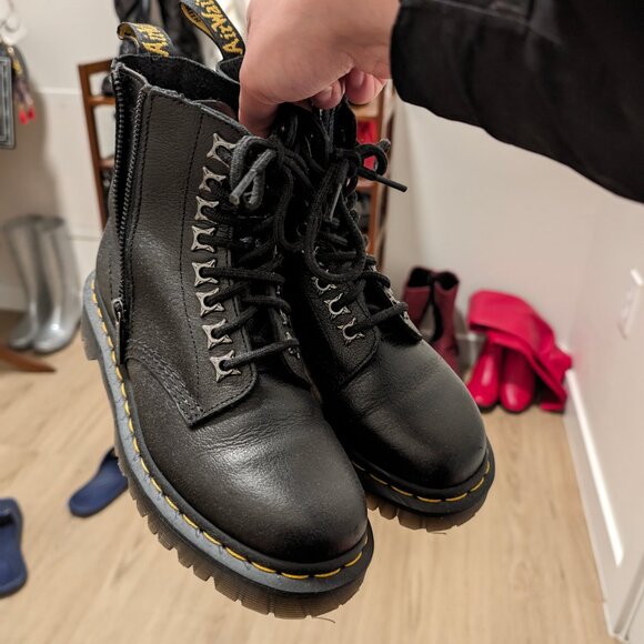 Dr. Martens Shoes - Dr Martens air wair